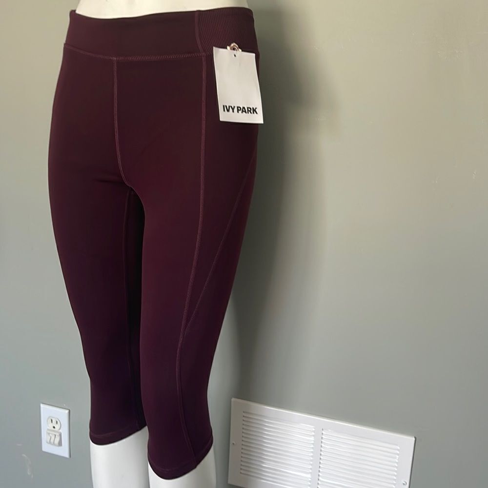 Ivy Park High Rise Capri Small .